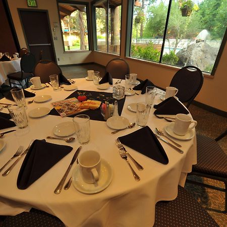 Shilo Inn Suites Hotel - Бенд Ресторант снимка