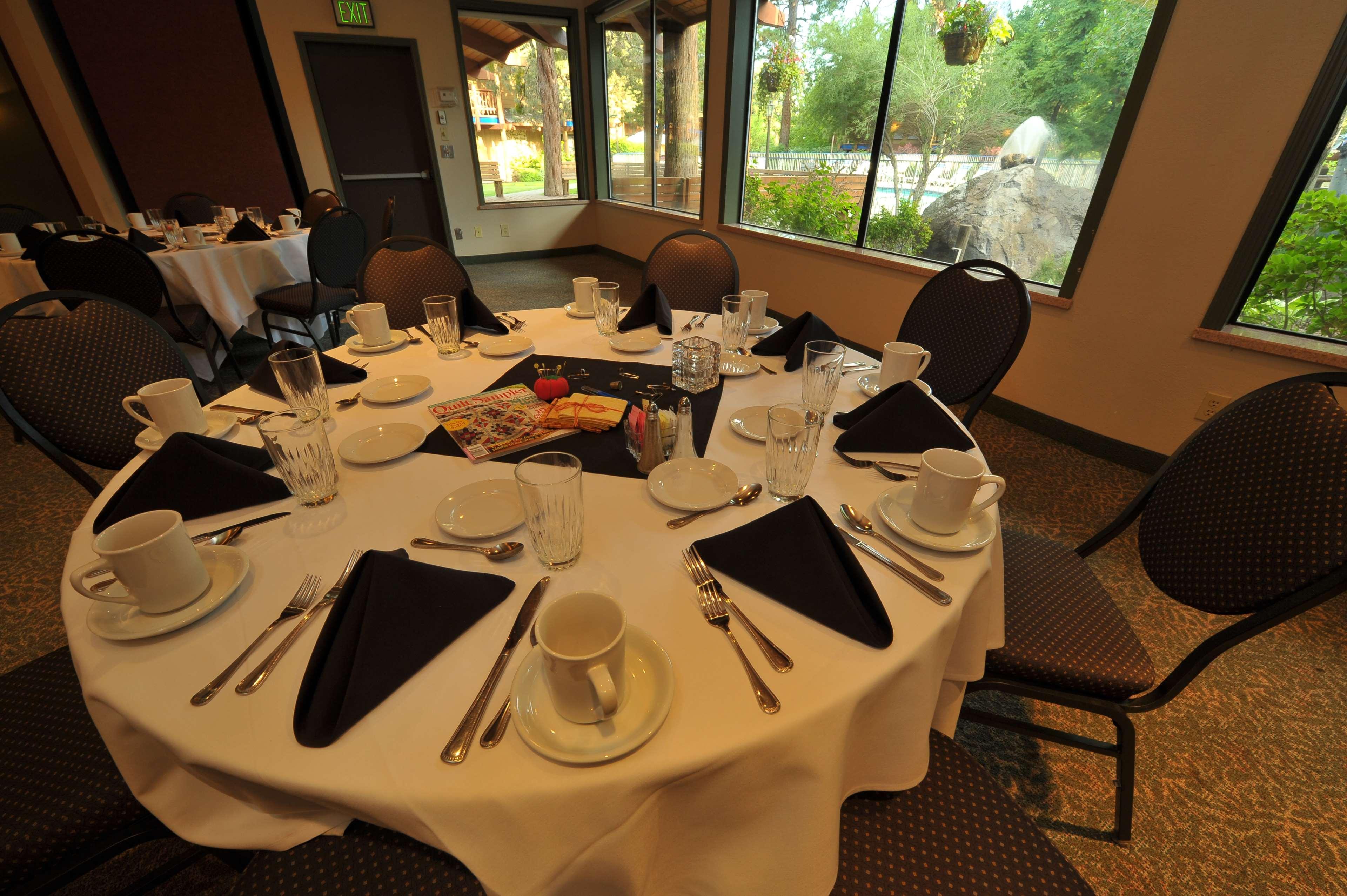 Shilo Inn Suites Hotel - Бенд Ресторант снимка