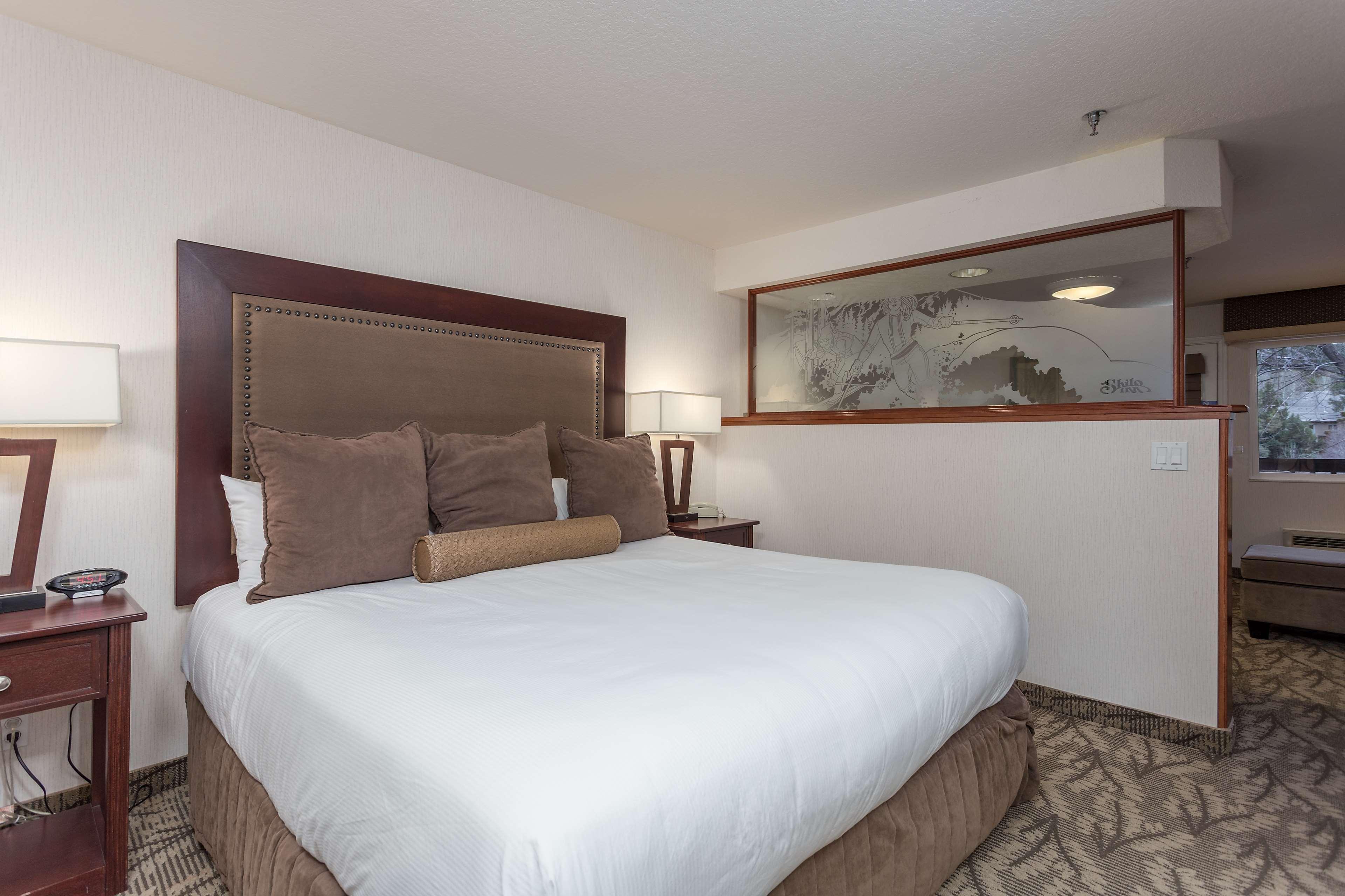 Shilo Inn Suites Hotel - Бенд Екстериор снимка