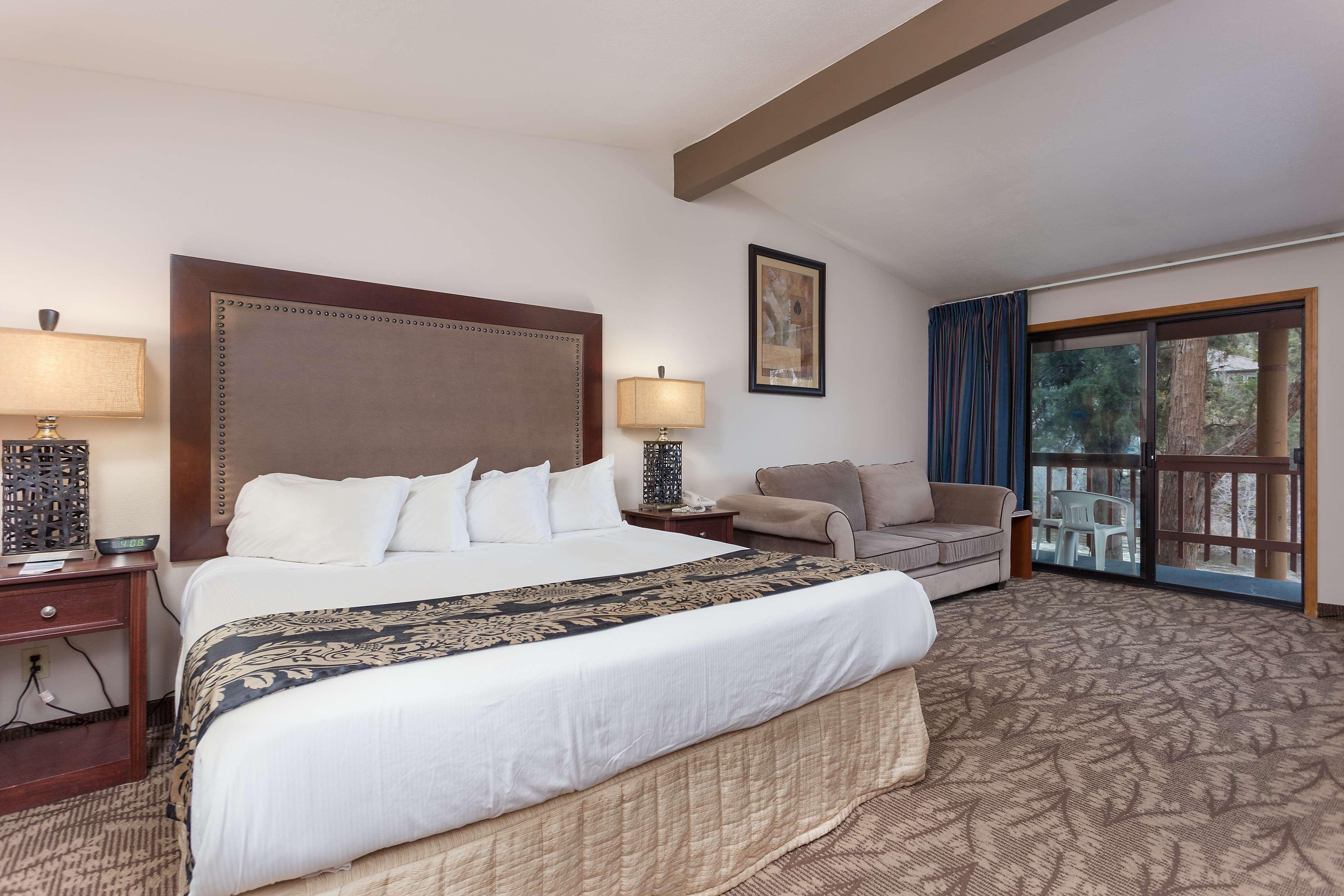 Shilo Inn Suites Hotel - Бенд Екстериор снимка