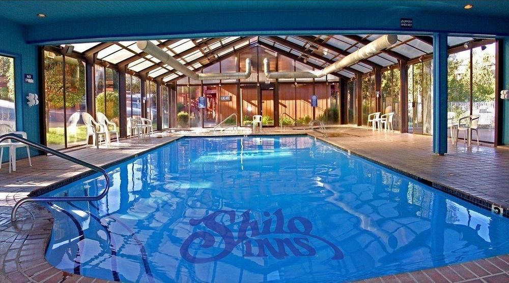 Shilo Inn Suites Hotel - Бенд Екстериор снимка